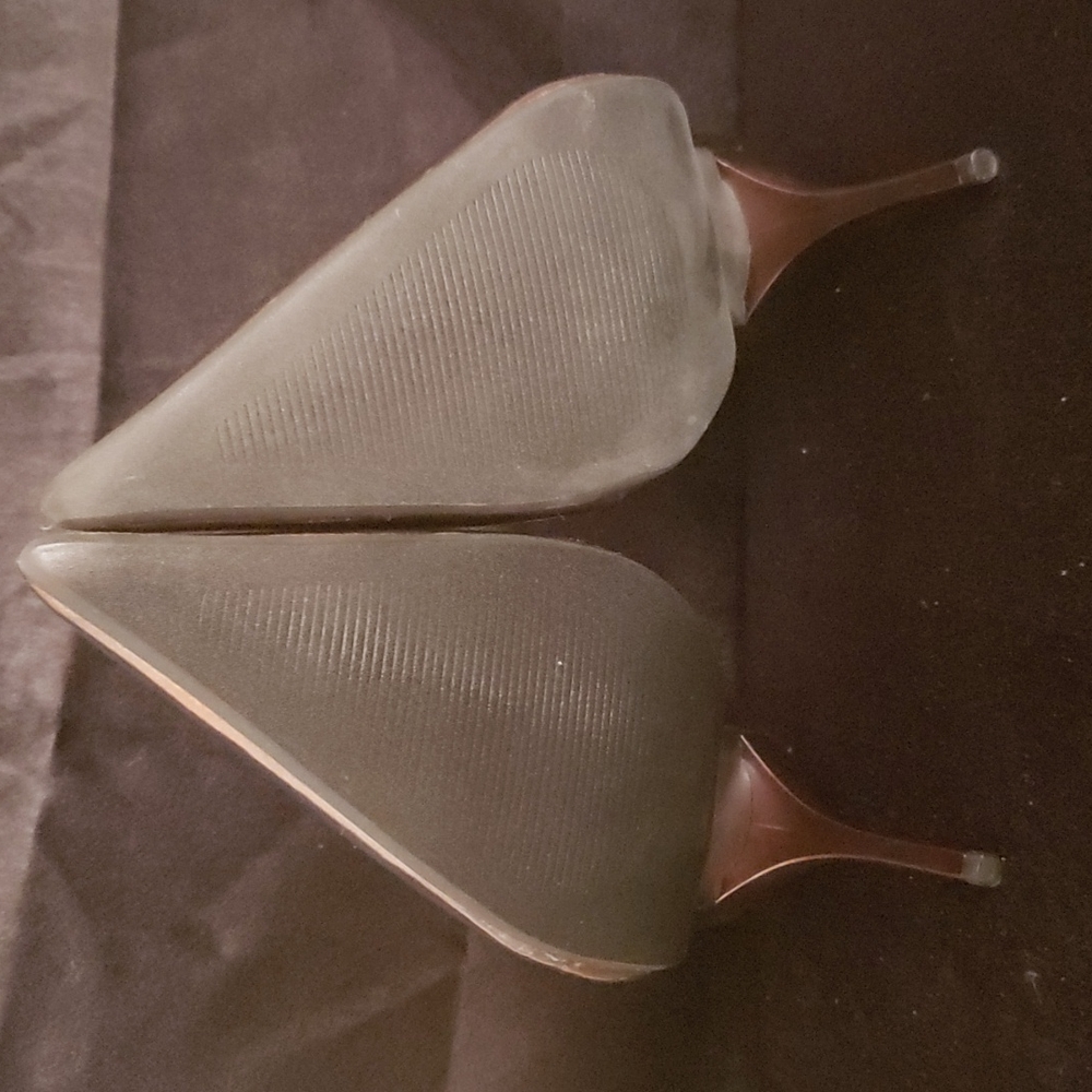 Bronze color heels - Picture 3 of 3